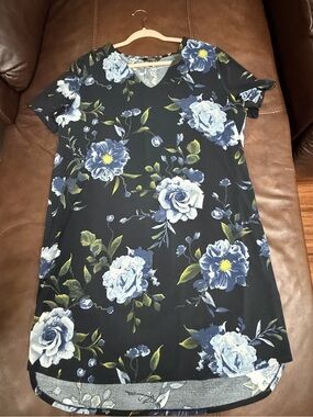 Christian Siriano NY short sleeve navy dress with floral, like new, XXL……135